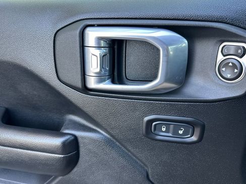 Used 2021 Jeep Wrangler Unlimited Sport AWD/4WD image 8