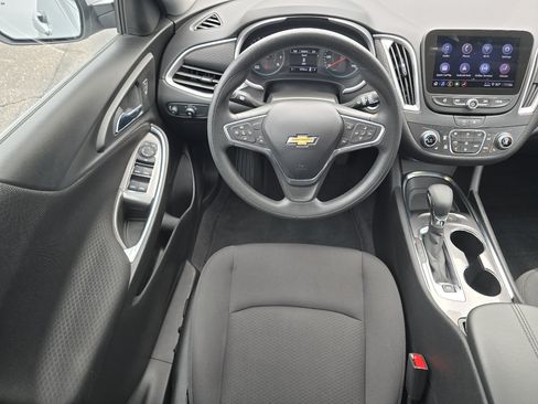 Used 2022 Chevrolet Malibu LT FWD image 3