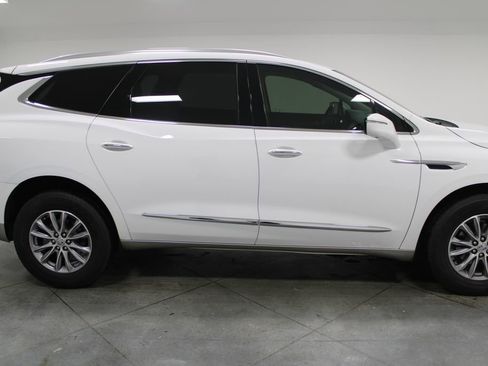 Used 2024 Buick Enclave Essence w/ Technology Package image 11