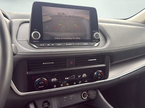 Used 2025 Nissan Rogue SV image 15