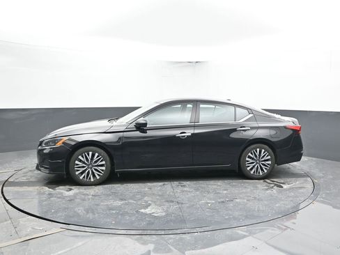 Used 2024 Nissan Altima 2.5 SV image 7