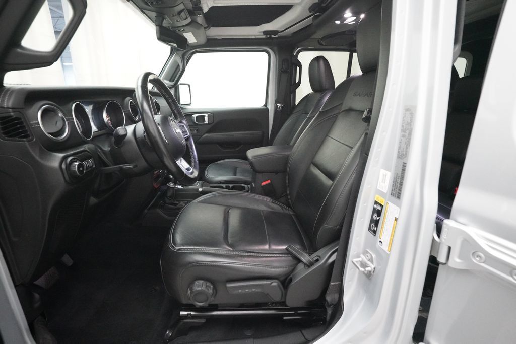 Used 2022 Jeep Wrangler Unlimited Sahara w/ LED Lighting Group AWD/4WD image 7
