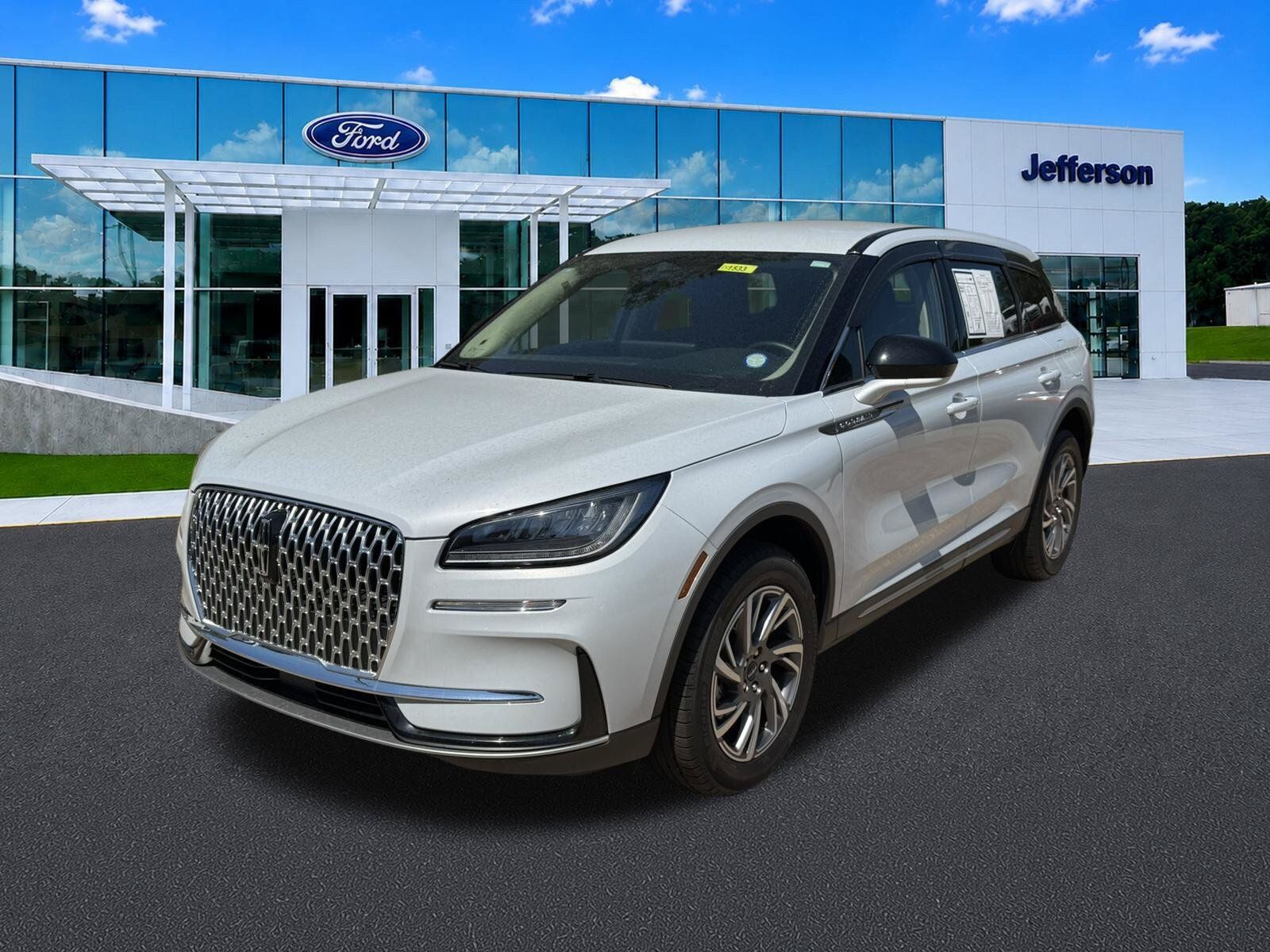 Used 2025 Lincoln Corsair FWD image 3