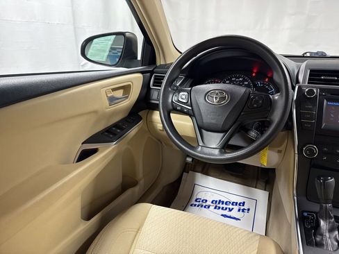 Used 2015 Toyota Camry LE image 19