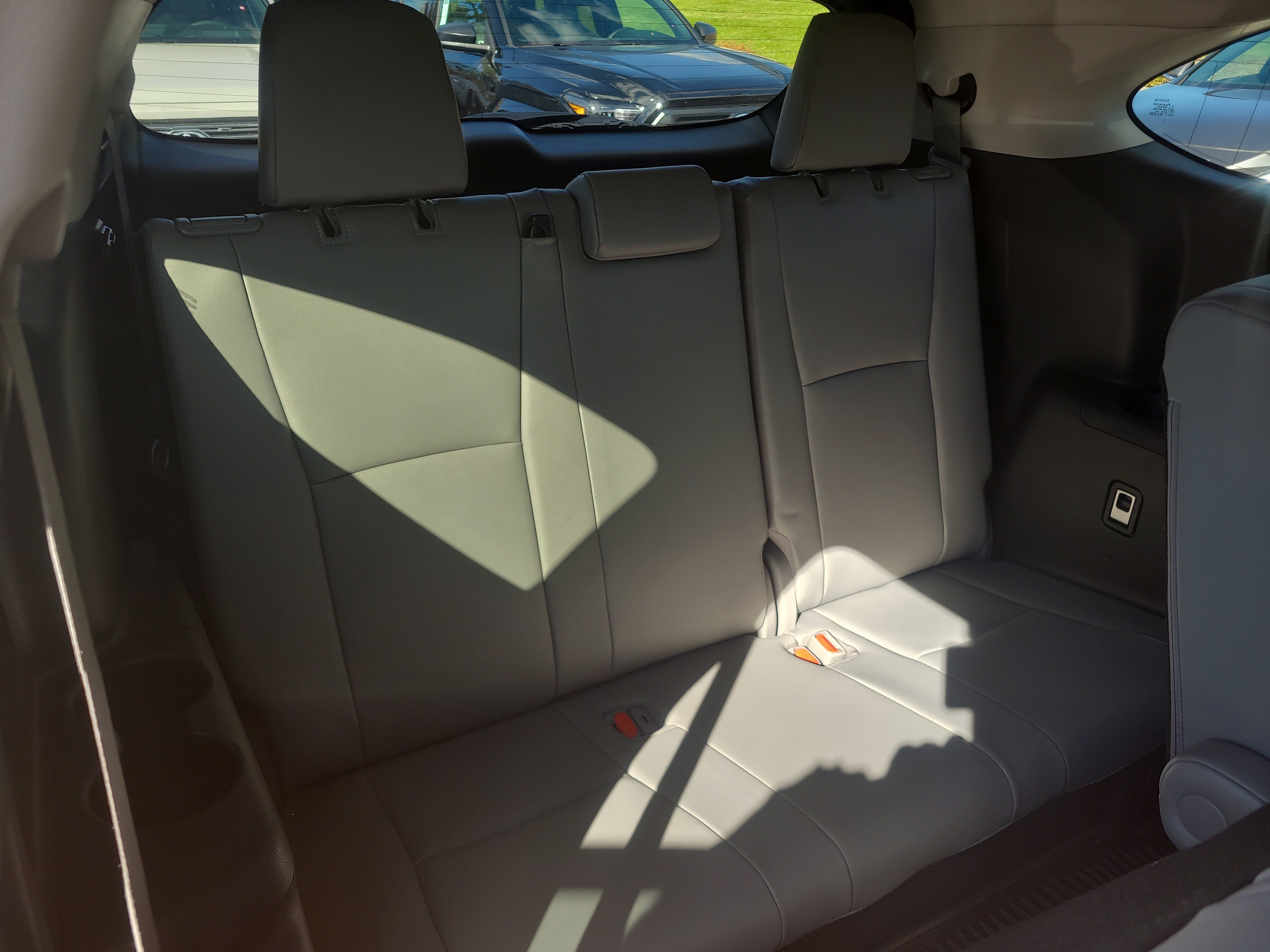 Used 2023 Toyota Highlander XLE AWD/4WD image 29