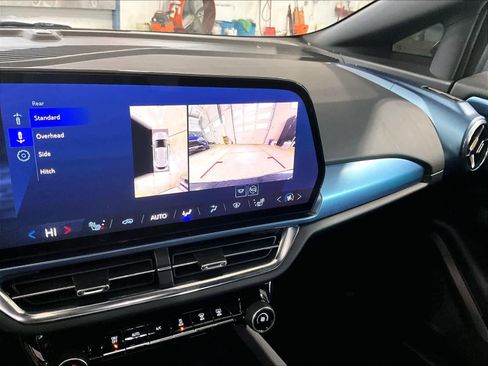 Used 2025 Chevrolet Equinox EV LT w/ Convenience Package image 19