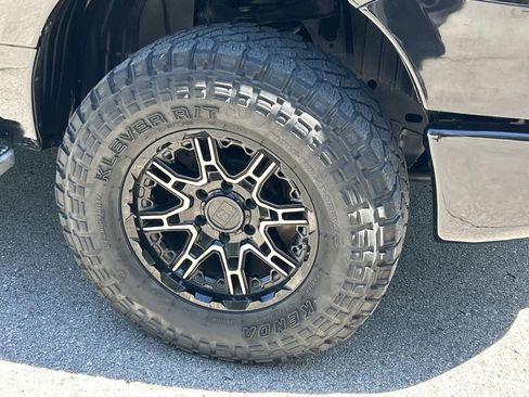 Used 2017 Nissan Titan SV RWD image 9
