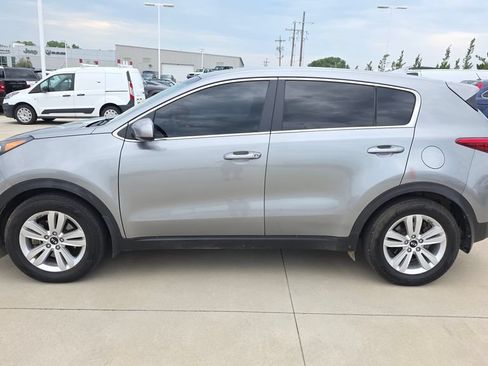 Used 2019 Kia Sportage LX FWD image 2