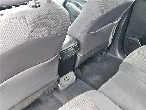 Used 2021 Toyota Highlander L image 17