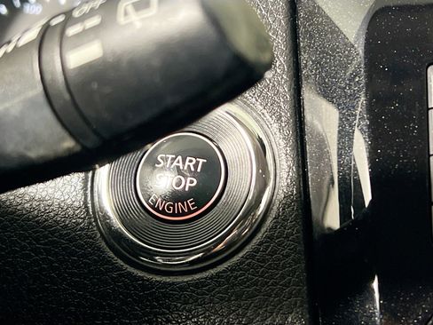 Used 2019 Nissan Rogue SV w/ Premium Package image 24