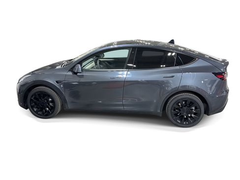 Certified 2023 Tesla Model Y AWD image 3