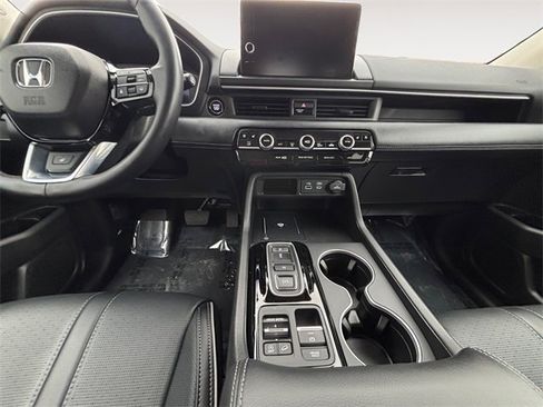 Used 2024 Honda Pilot Elite image 11