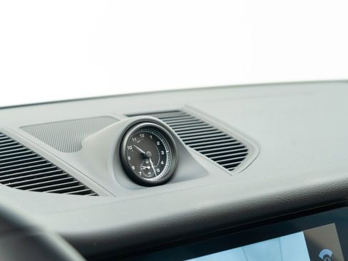 Certified 2025 Porsche Macan image 25