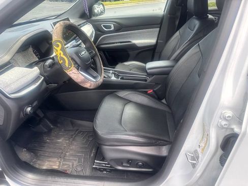 Used 2023 Jeep Compass Latitude AWD/4WD image 13
