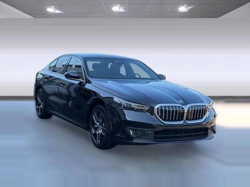 Used 2026 BMW 530i RWD image 7