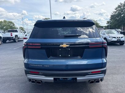 Used 2025 Chevrolet Traverse LT