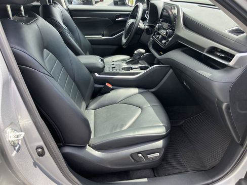 Used 2023 Toyota Highlander XLE FWD image 35