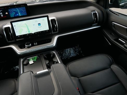 Used 2025 Ford Expedition Platinum AWD/4WD image 11