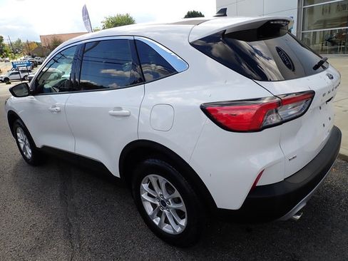 Used 2022 Ford Escape SE image 3