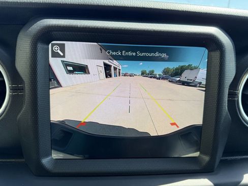 Used 2020 Jeep Gladiator Overland w/ Uconnect 4C Nav & Sound Group image 18