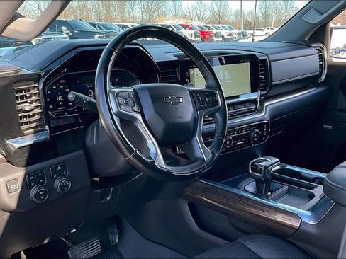 Used 2024 Chevrolet Silverado 1500 LT Trail Boss w/ Convenience Package II image 18