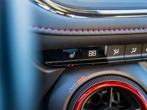 Used 2025 Chevrolet Blazer RS image 31