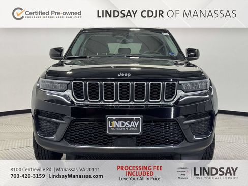 Used 2023 Jeep Grand Cherokee Laredo w/ Luxury Tech Group I AWD/4WD image 3