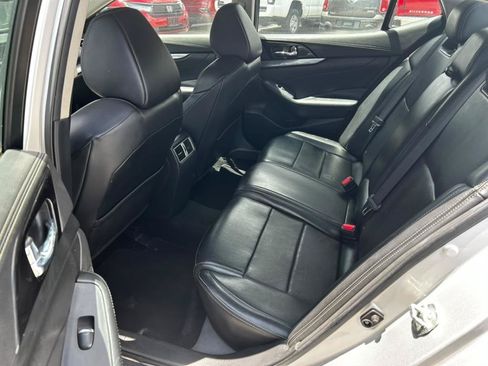 Used 2020 Nissan Maxima 3.5 SV w/ Floor Mat Group FWD image 12