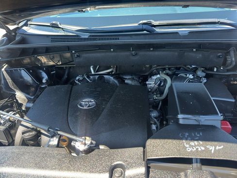 Used 2018 Toyota Highlander Plus FWD image 10