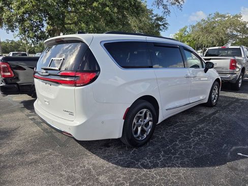 Used 2023 Chrysler Pacifica Limited AWD/4WD image 5