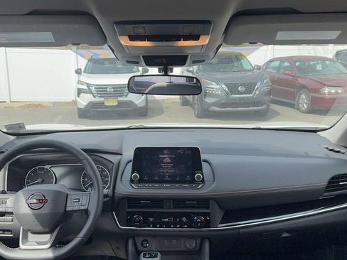 Used 2025 Nissan Rogue SV AWD/4WD image 24