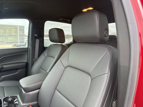 New 2026 Chevrolet Colorado Trail Boss w/ Off-Road Front Bumper Package AWD/4WD image 17