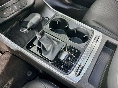 Used 2025 Kia Carnival SX Prestige FWD image 21