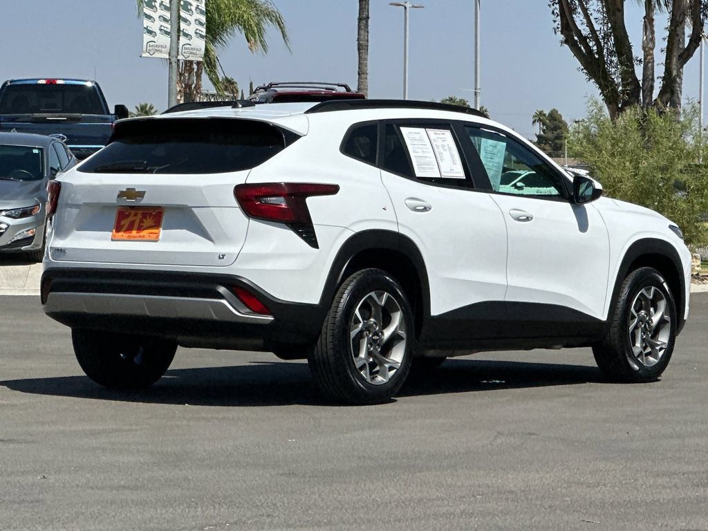 Used 2025 Chevrolet Trax LT FWD image 5