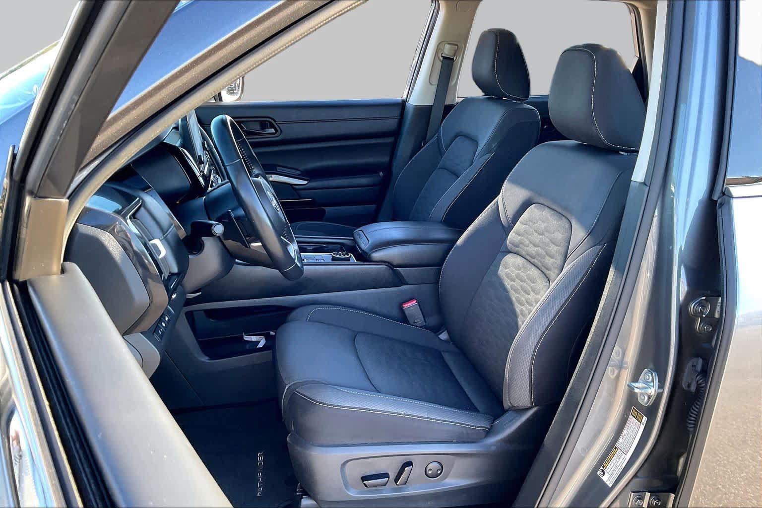 Used 2025 Nissan Pathfinder SV AWD/4WD image 8