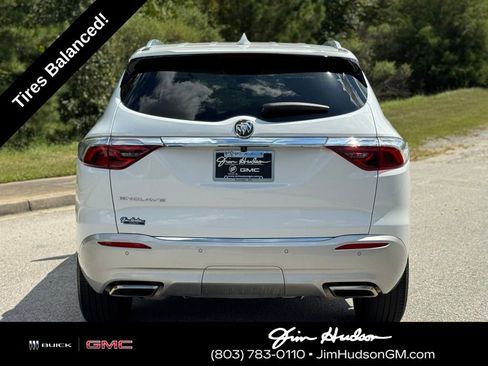 Used 2023 Buick Enclave Essence image 12