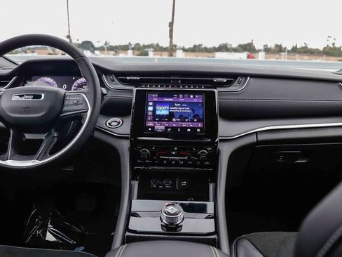 New 2025 Jeep Grand Cherokee L Altitude image 13