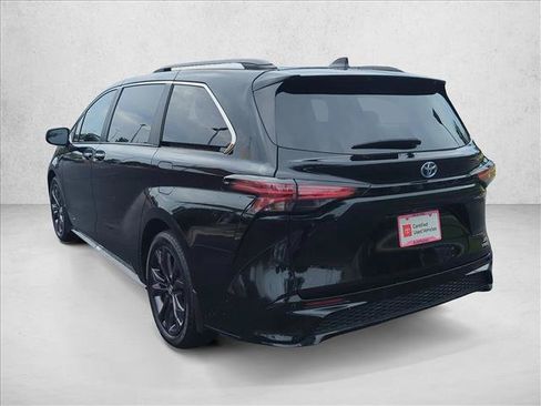 Used 2024 Toyota Sienna XSE w/ XSE Plus Package FWD image 8