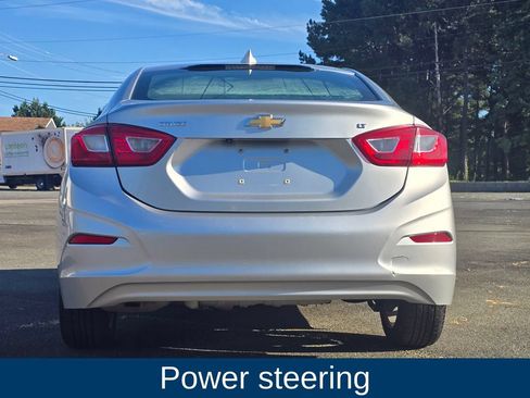 Used 2018 Chevrolet Cruze LT FWD image 3