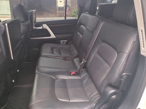 Used 2016 Toyota Land Cruiser w/ Four Season Floor Mat Package AWD/4WD image 12