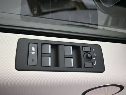 Used 2025 Land Rover Discovery Dynamic SE AWD/4WD image 20