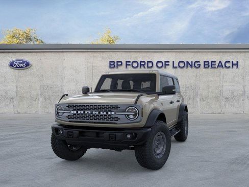 New 2025 Ford Bronco Badlands image 2