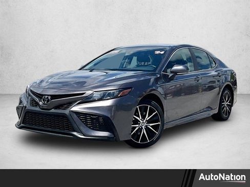 Used 2024 Toyota Camry SE FWD image 1