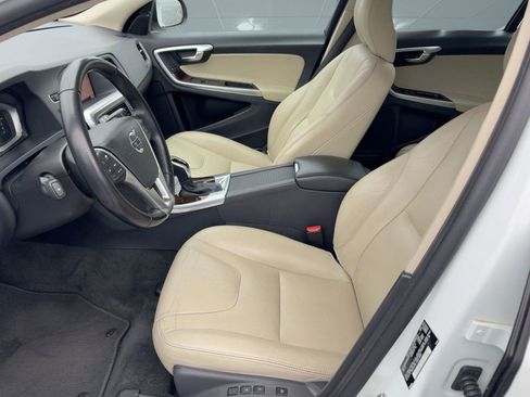 Used 2017 Volvo V60 T5 Premier w/ Convenience Package image 5