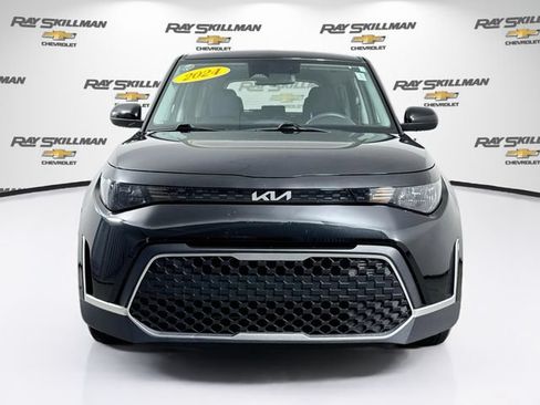 Used 2024 Kia Soul LX w/ Option Group 015 FWD image 2