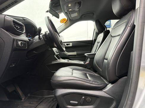 Used 2020 Ford Explorer XLT w/ Equipment Group 202A image 16