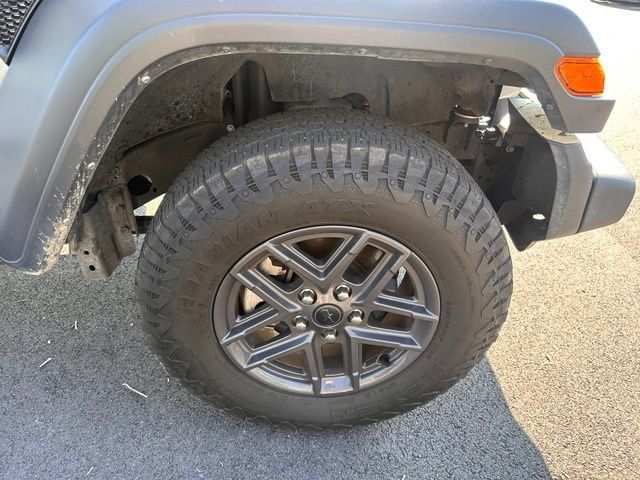 Used 2024 Jeep Wrangler Unlimited Sport AWD/4WD image 15