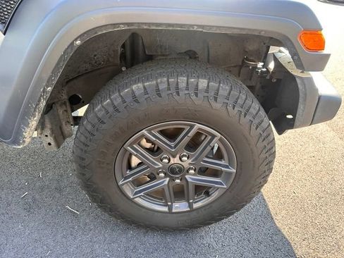 Used 2024 Jeep Wrangler Unlimited Sport AWD/4WD image 15