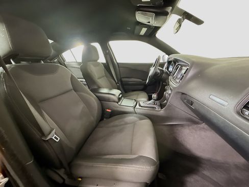 Used 2018 Dodge Charger SXT w/ Blacktop Package image 27
