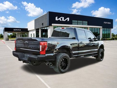Used 2022 Ford F250 Lariat w/ Black Appearance Package AWD/4WD image 4